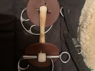 Bett hästutrustning till salu: Trust bett i Vänersnäs - Annons 1