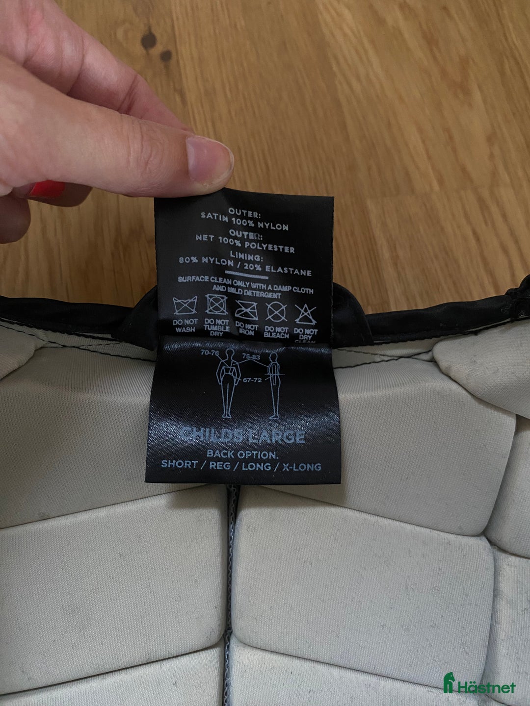 Säkerhetsvästar ryttarutrustning till salu: Säkerhetsväst i mycket bra skick  i Älvsjö - Annons 2