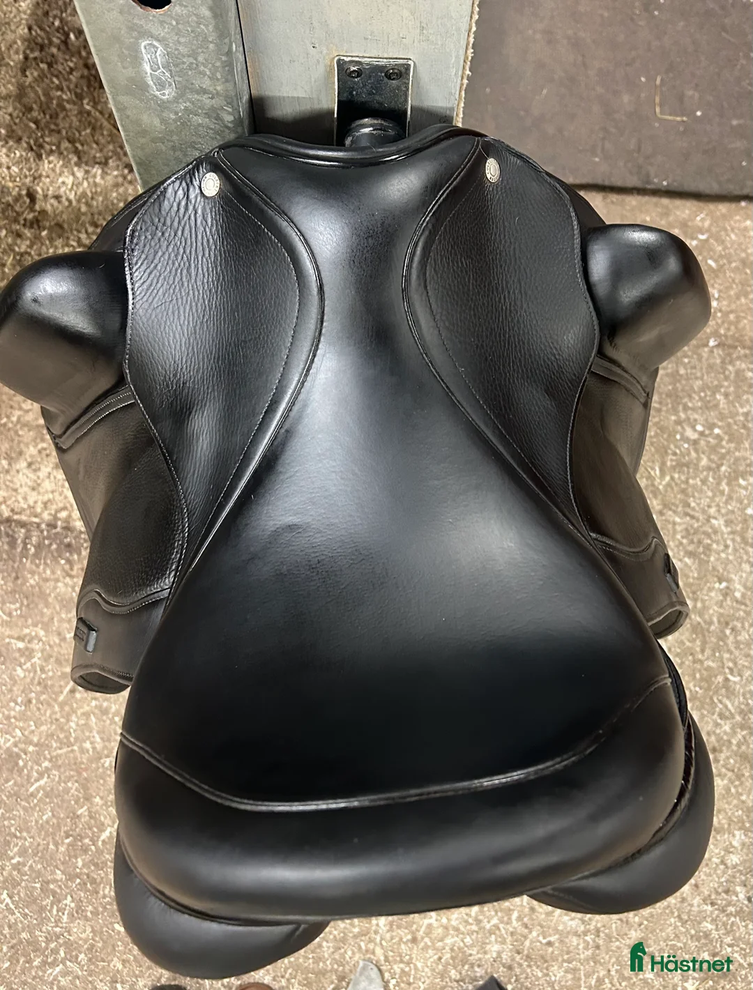 Sadlar hästutrustning till salu: Santa Cruz Colbert Brothers Flo, dressyr 17’ i Norrtälje - Annons 3