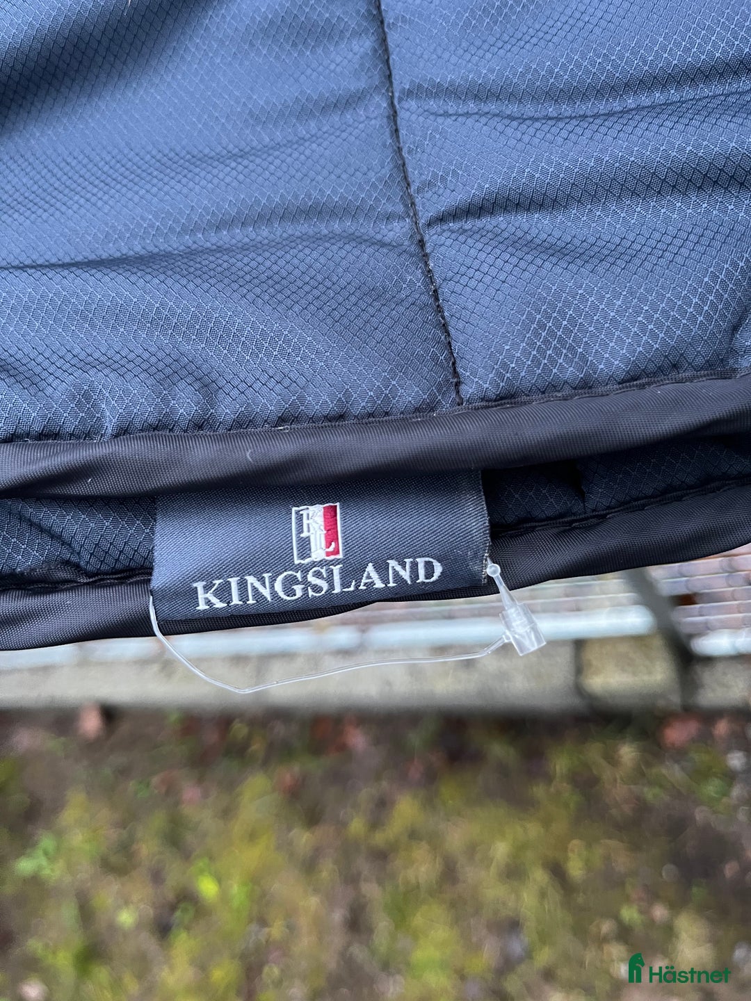 Täcken hästutrustning till salu: Duntäcke  i Kvicksund - Annons 3