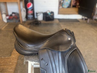 Sadlar hästutrustning till salu: Premier equine hoppsadel i Gävle - Annons 11