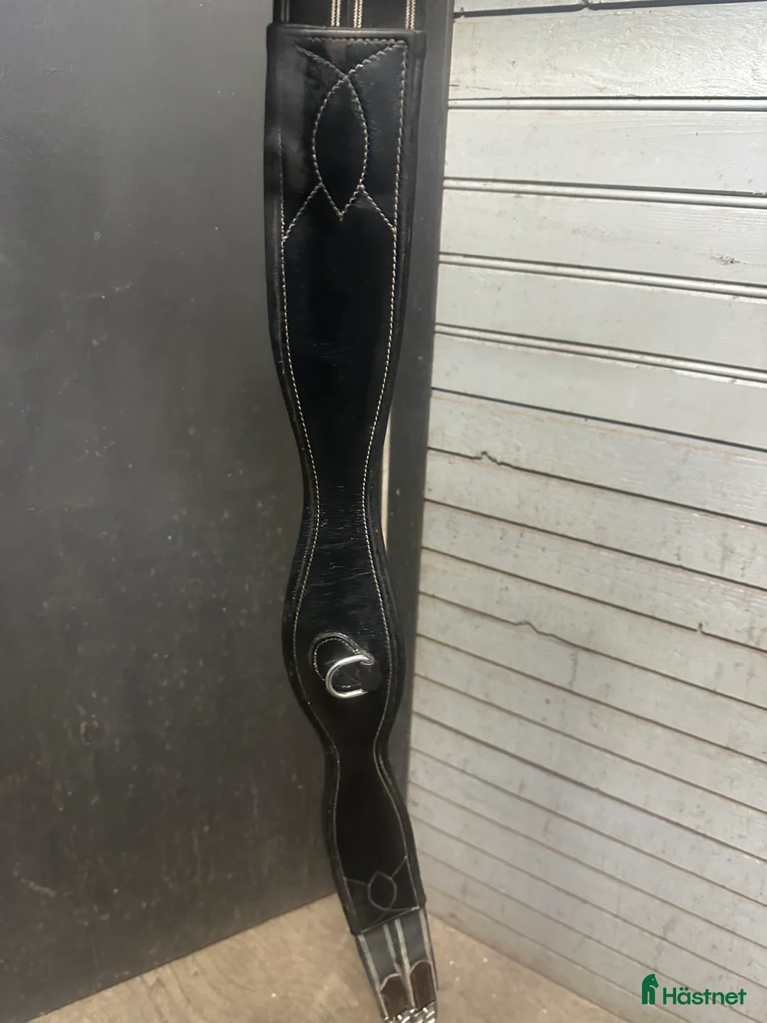 Sadeltillbehör hästutrustning till salu: Använd men fin sadelgjord  i Nässjö - Annons 1