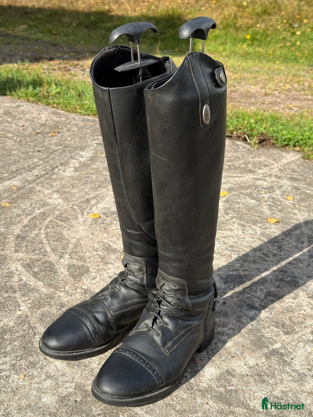 Ridstövlar ryttarutrustning till salu: Fint begagnade juniorstövlar  i Markaryd - Annons 1