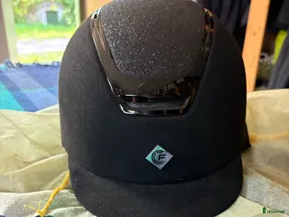 Hjälmar ryttarutrustning till salu: Helt ny Svart ridhjälm i Svedala - Annons 7