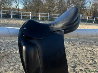 Sadlar hästutrustning Fin dressyrsadel Vega - Annons 5