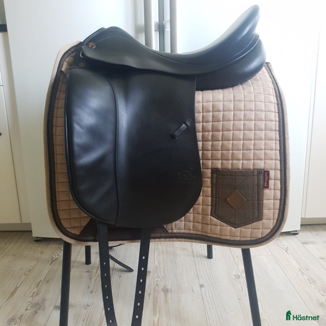 Sadlar hästutrustning till salu: Prestige top dressage 17"/35 i Tranås - Annons 2