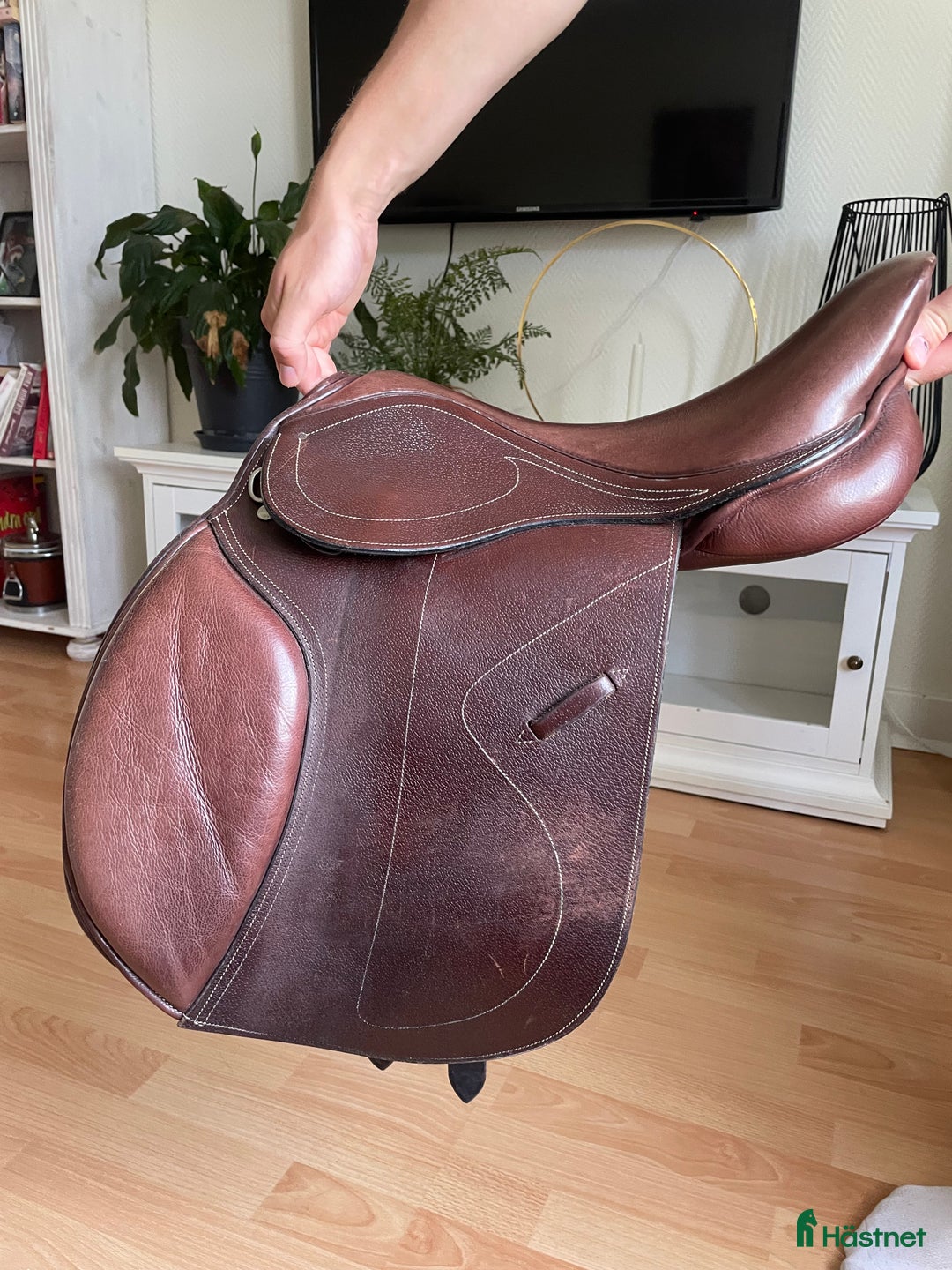 Sadlar hästutrustning till salu: 🐎 HKM hoppsadel 15,5” – utbytbart koppjärn i Västerhaninge - Annons 4