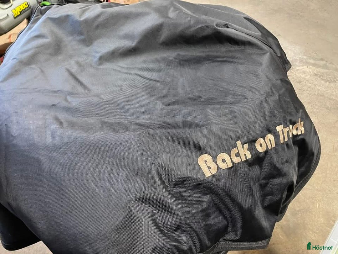 Täcken hästutrustning till salu: Back on Track ländtäcke i Östhammar - Annons 3