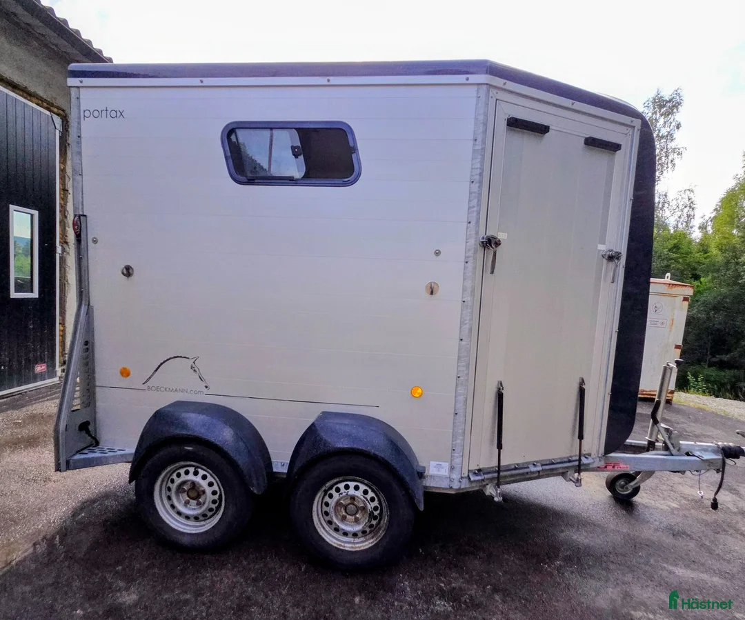 Hästtransporter  fordon & transport till salu: Böckmann Portax K, 2015, fronturlastning, momsat - Annons 2
