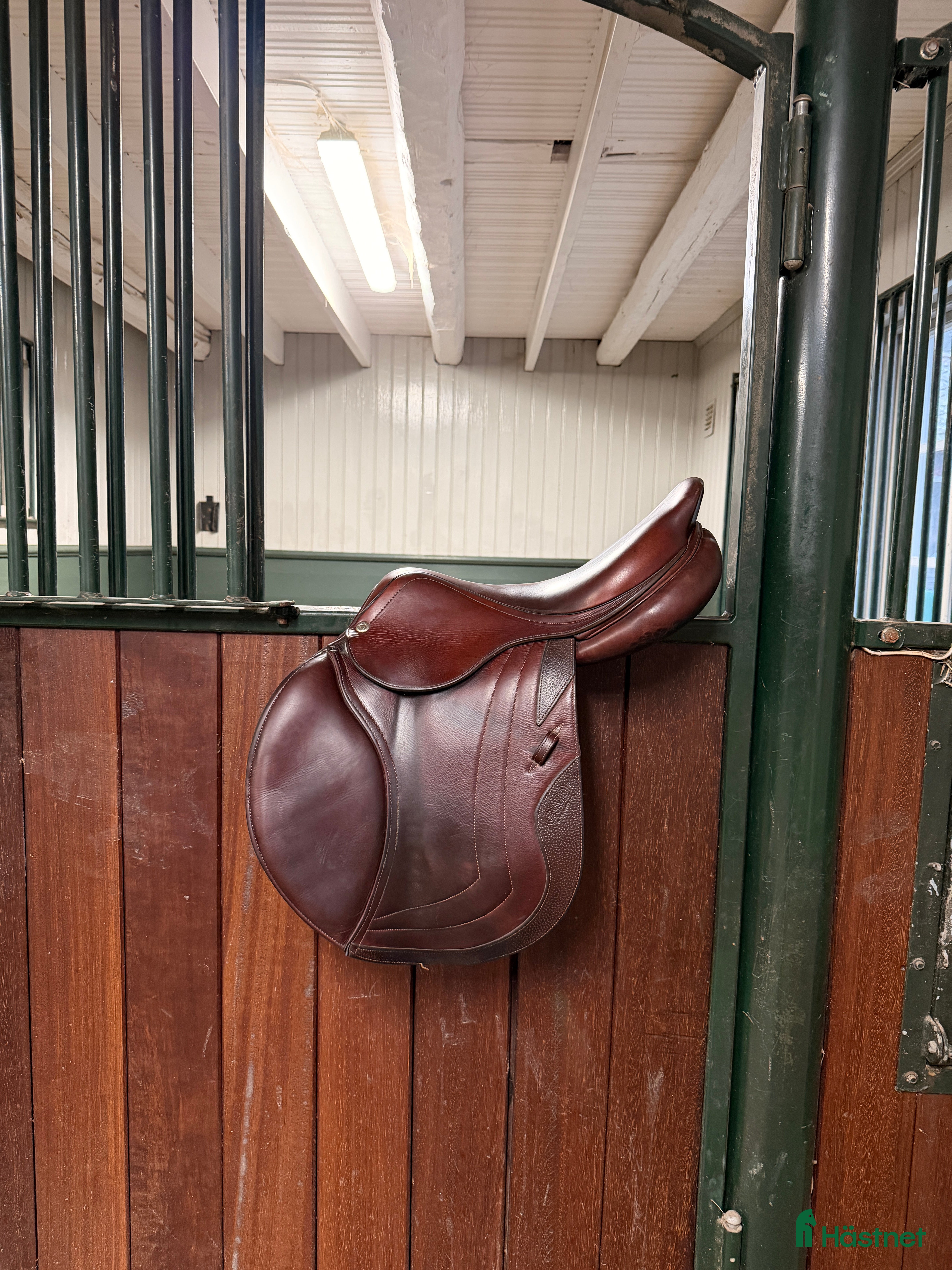 Sadlar hästutrustning till salu: CWD sadel med dubbelt kalvskinn  i Göteborg - Annons 1