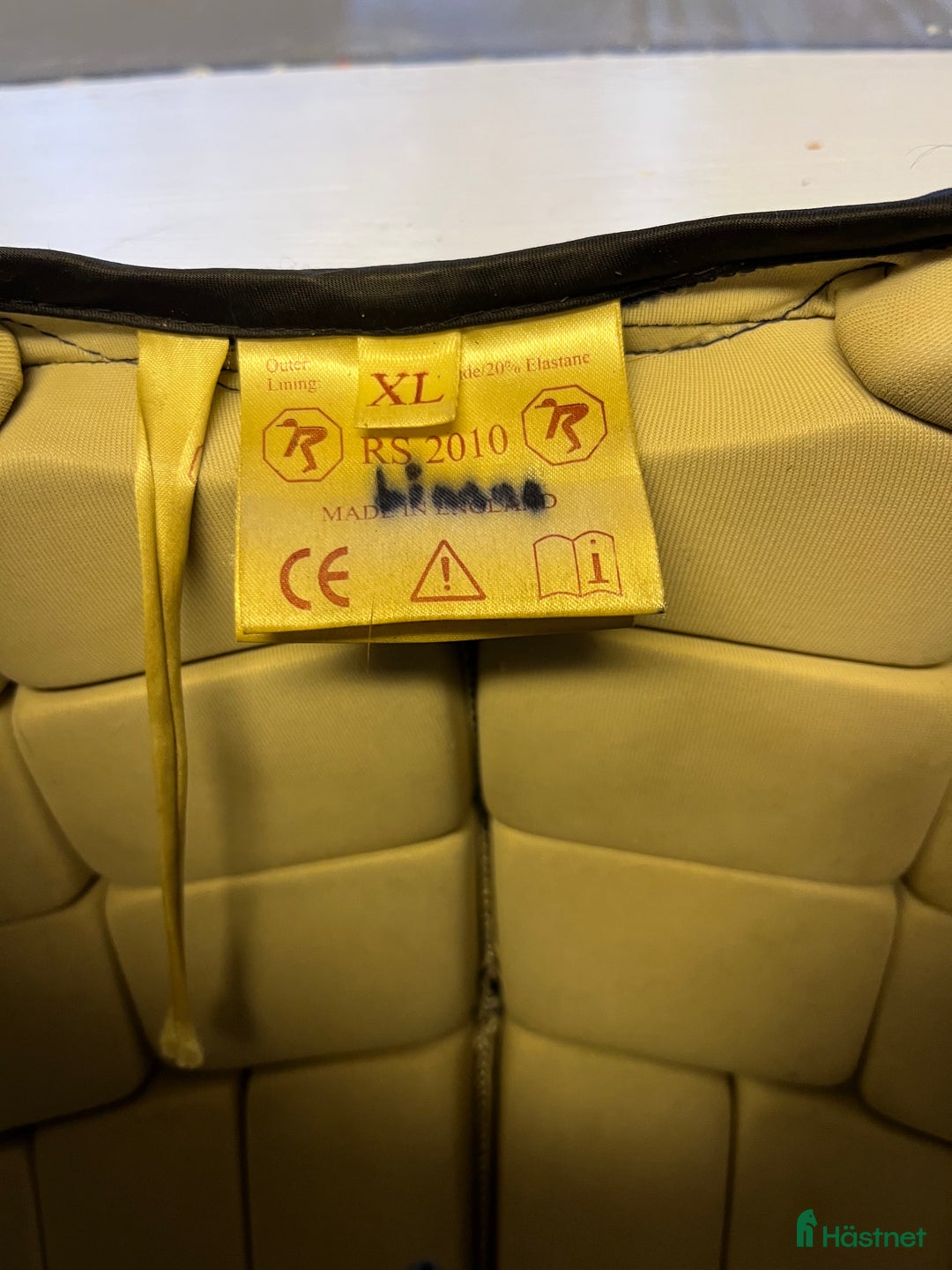 Säkerhetsvästar ryttarutrustning till salu: Racesafe väst i gott skick i Hindås - Annons 3