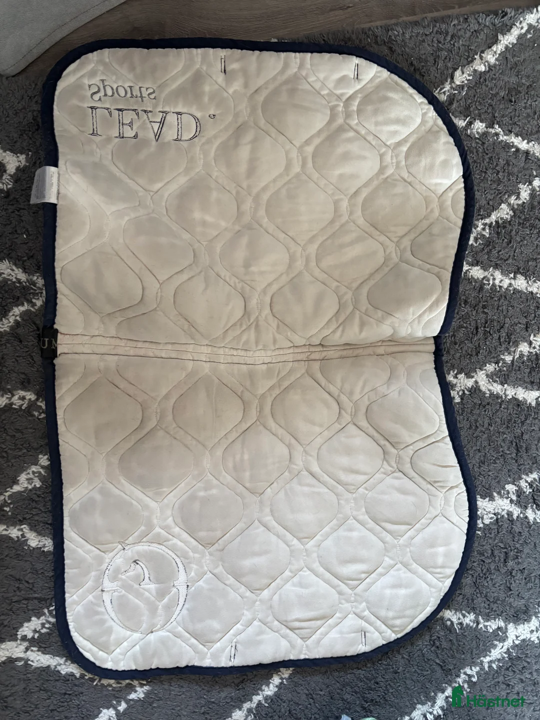 Schabrak & Vojlockar hästutrustning till salu: Fint vestrum x Leeds sport schabrak  - Annons 3