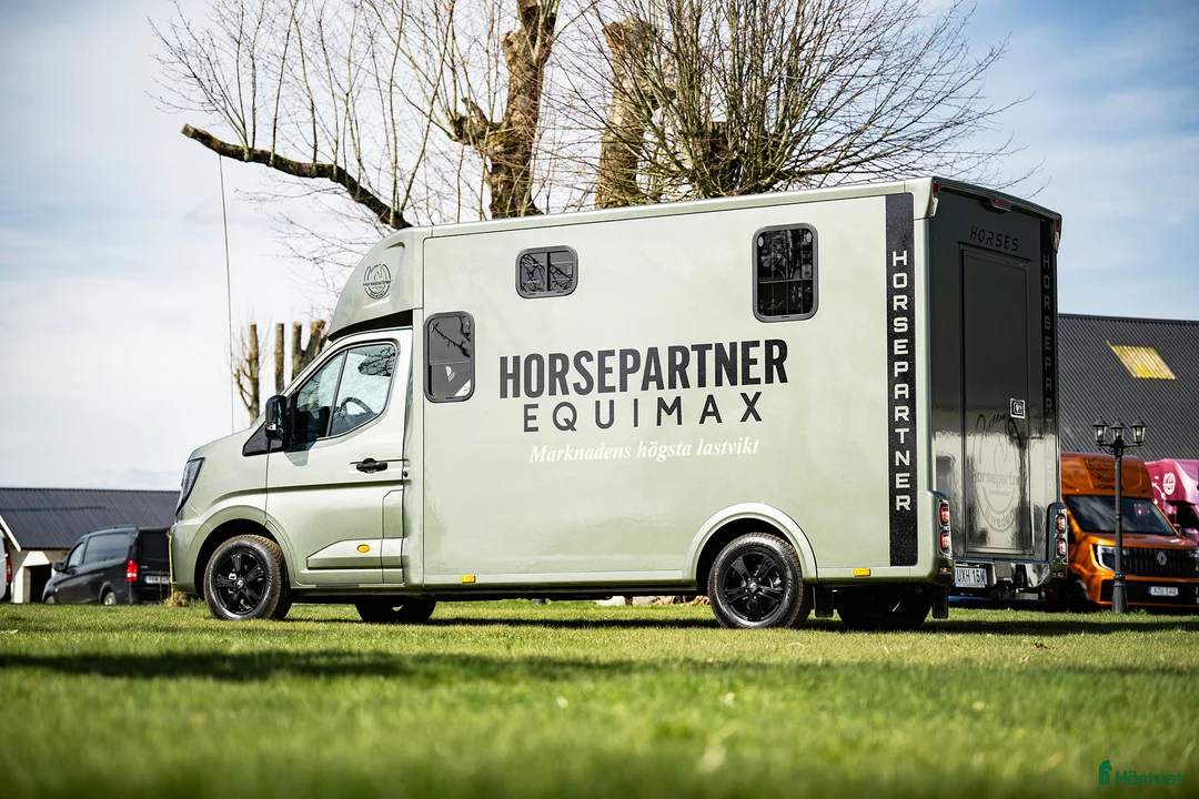 Hästlastbilar  fordon & transport till salu: HORSEPARTNER EQUIMAX HÄSTBIL - Annons 2