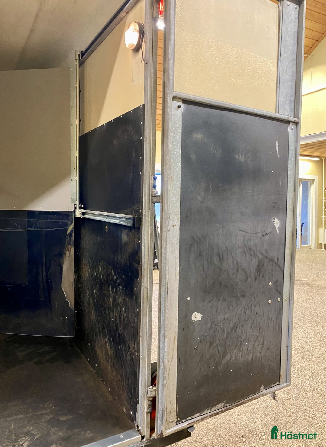 Hästtransporter  fordon & transport till salu: Diagonallastad 3-hästars Fautras i Kvicksund - Annons 10