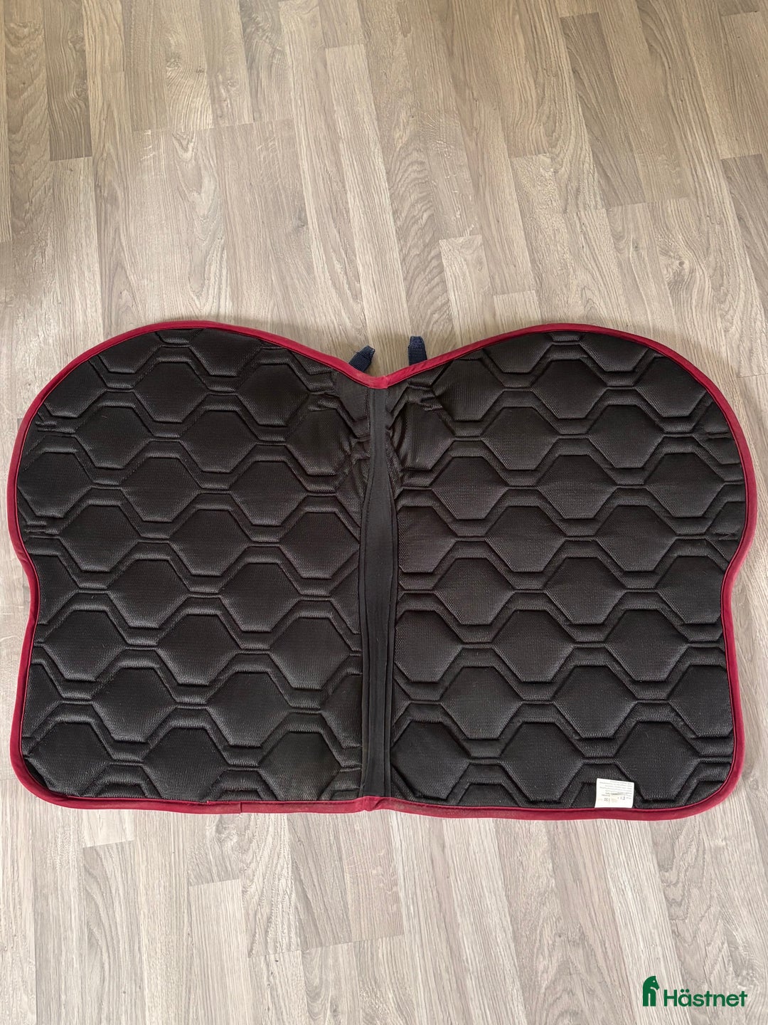 Schabrak & Vojlockar hästutrustning till salu: Fint Fairfield schabrak i Åhus - Annons 3