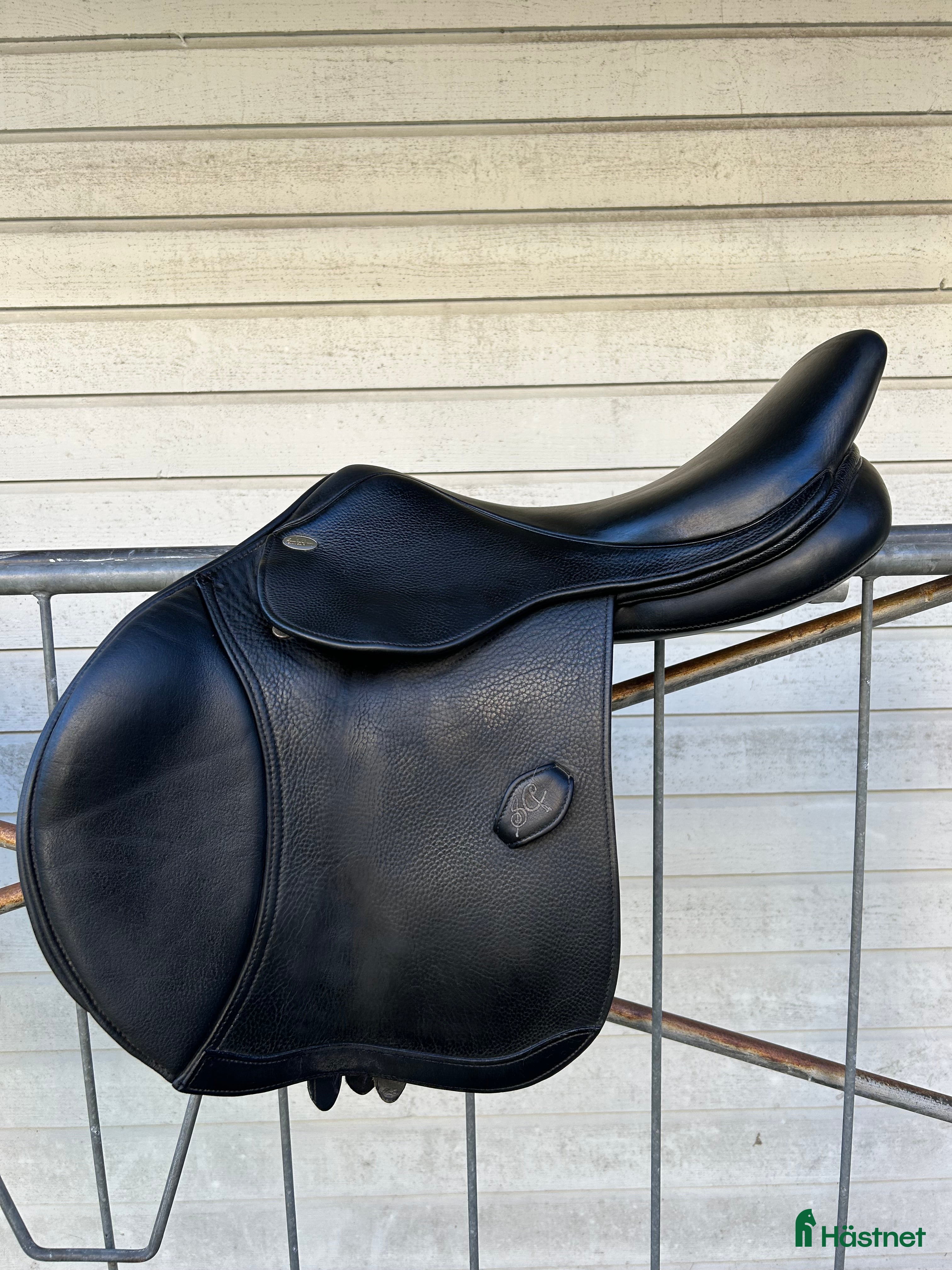 Sadlar hästutrustning till salu: Hoppsadel Santa Cruz 17” i Karlshamn - Annons 13