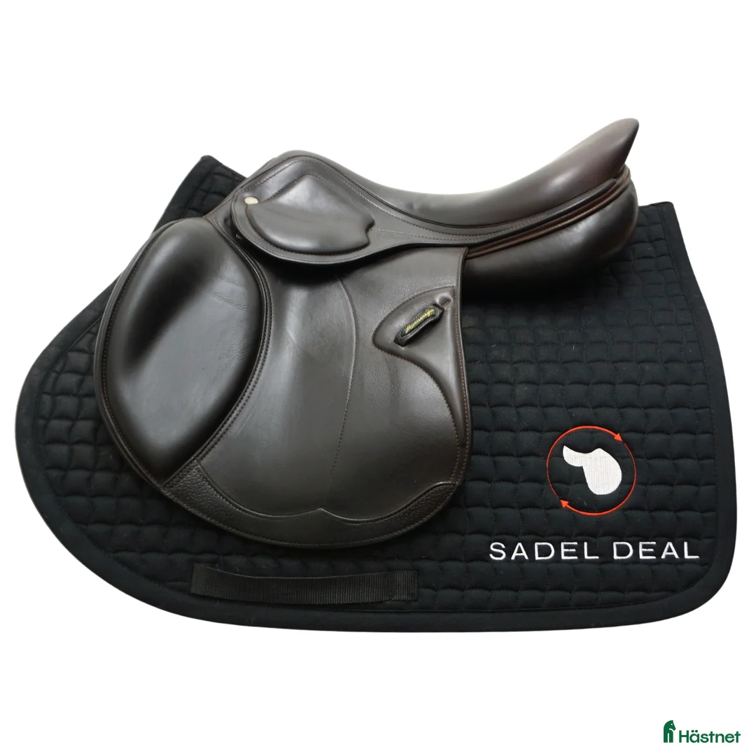 Sadlar hästutrustning till salu: Amerigo HC Pinerolo 17,5" i nyskick! i Upplands Väsby - Annons 1