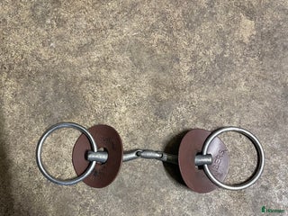 Bett hästutrustning till salu: Fager Thilde med lösa ringar i Flyinge - Annons 4