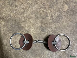 Bett hästutrustning till salu: Fager Thilde med lösa ringar i Flyinge - Annons 6