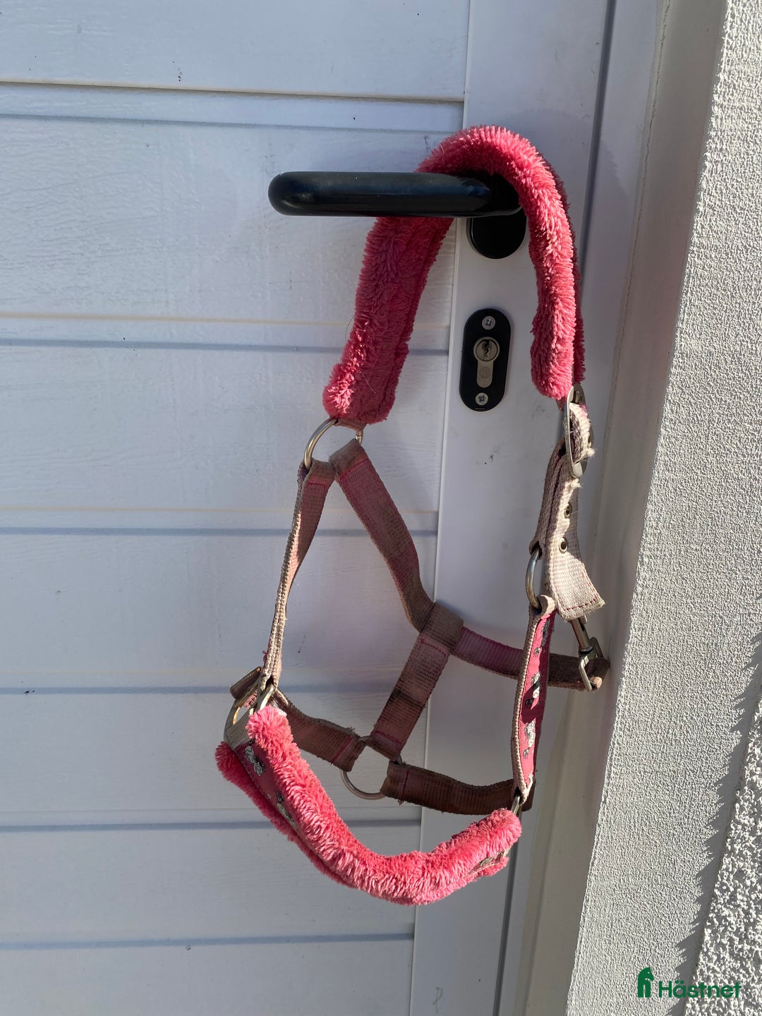 Övrig Hästutrustning hästutrustning till salu: Rosa fluff mulle grimma💕 i Hammarö - Annons 1