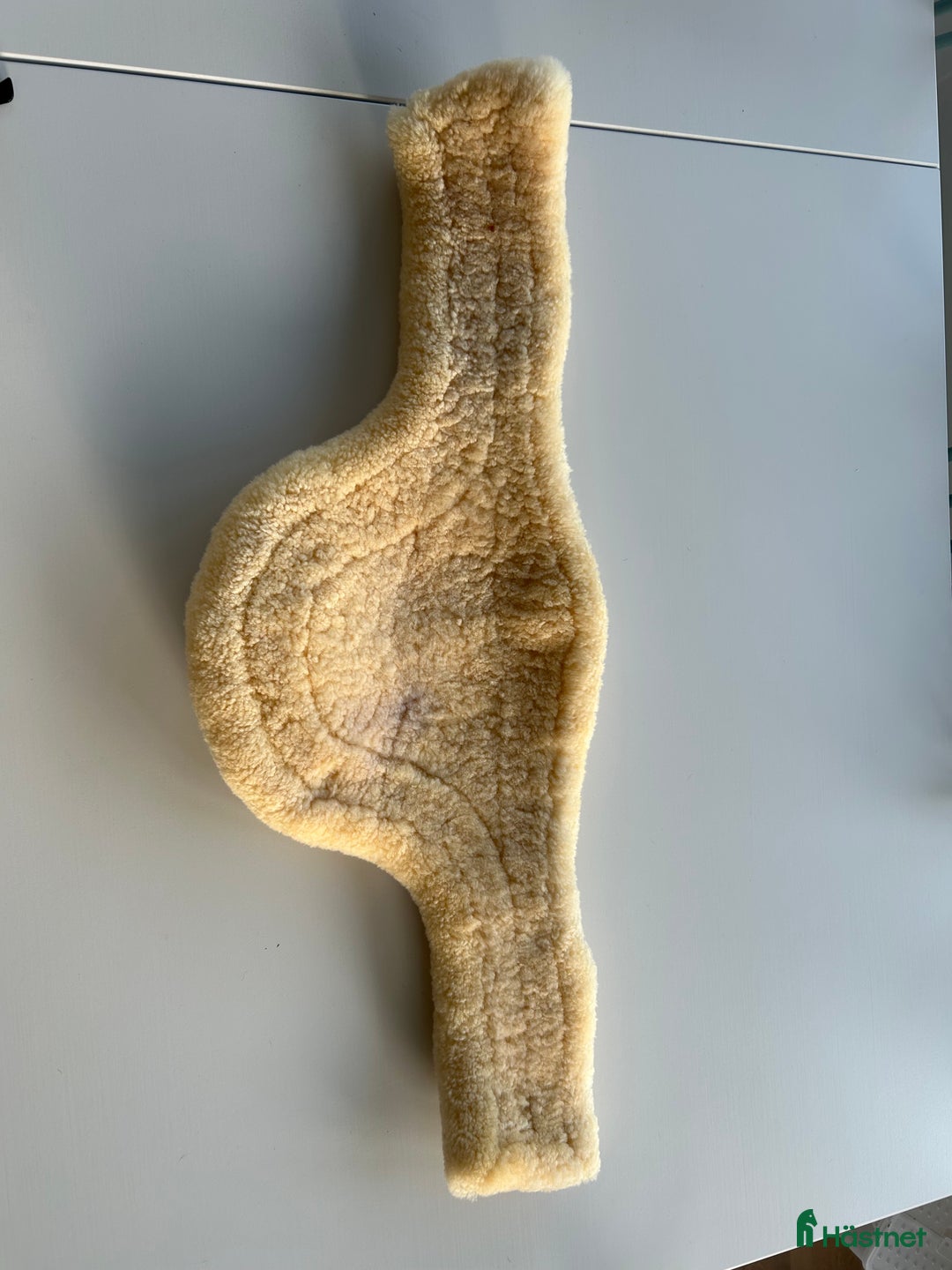 Sadeltillbehör hästutrustning till salu: Fårskinn till CWD hoppgjord i Bromma - Annons 1