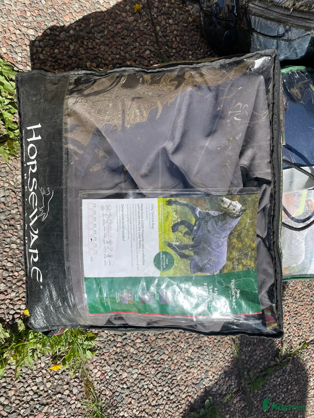 Täcken hästutrustning till salu: Amigo Reflech 100 gram med hals - Annons 2