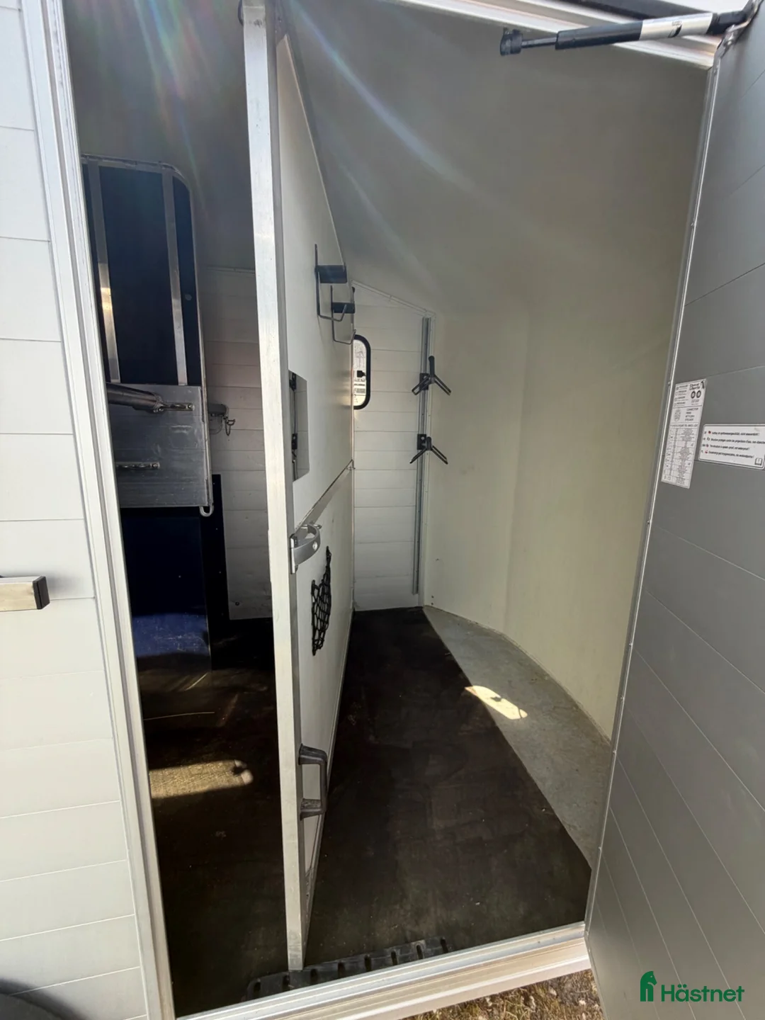 Hästtransporter  fordon & transport till salu: Cheval multimax -21 stor justerbar Sadelkammare  - Annons 9