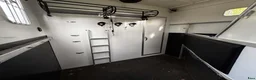 Hästtransporter  fordon & transport till salu: MULTI TREKA EQUI-TREK 3 hästar med bodel  - Annons 6