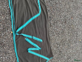 Täcken hästutrustning till salu: Fleecetäcke Kerbl i Sollerön - Annons 4