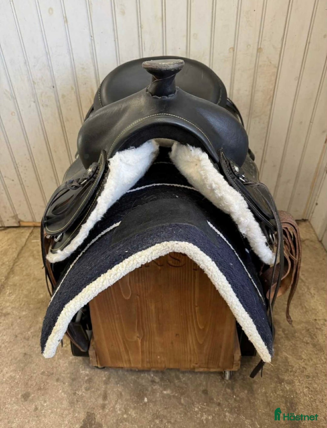 Sadlar hästutrustning till salu: Fin svart westernsadel med tillbehör  i Västerås - Annons 3