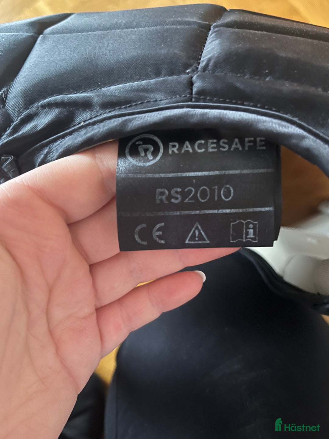 Säkerhetsvästar ryttarutrustning till salu: Racesafe rs2010 skyddsväst bra skick nästan ny  i Lidingö - Annons 4