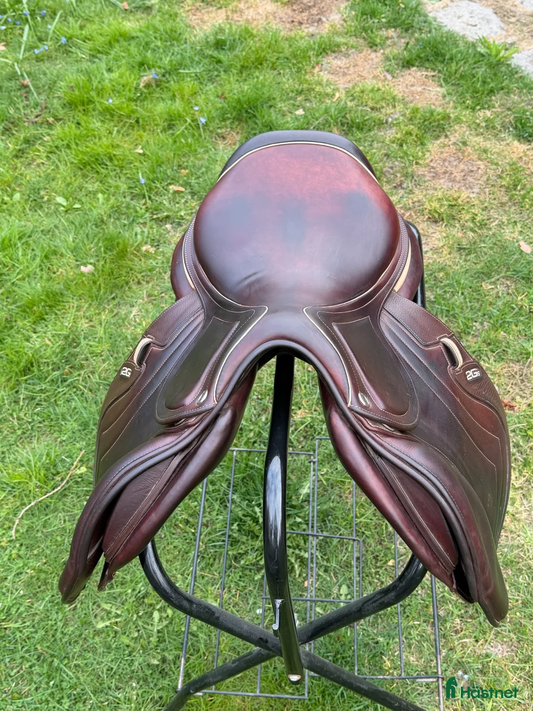 Sadlar hästutrustning till salu: CWD-sadel 2Gs Mademoiselle 18" 2L.  - Annons 3