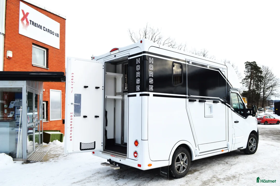 Hästlastbilar  fordon & transport till salu: Horsepartner 3 sits Stuteri 2024 endast 398mil - Annons 2