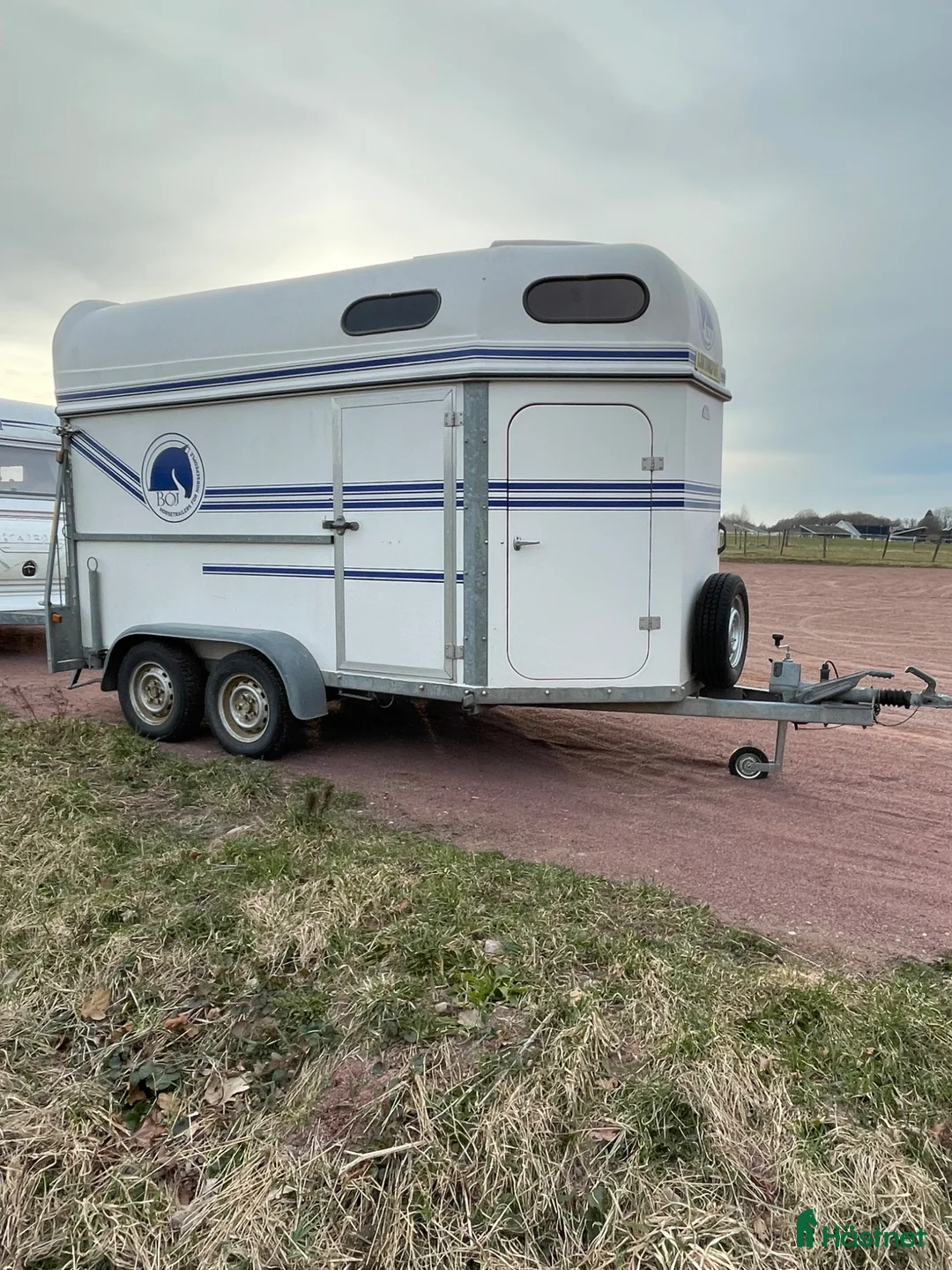 Hästtransporter  fordon & transport till salu: Boj se med step-up och sadelkammare  - Annons 2