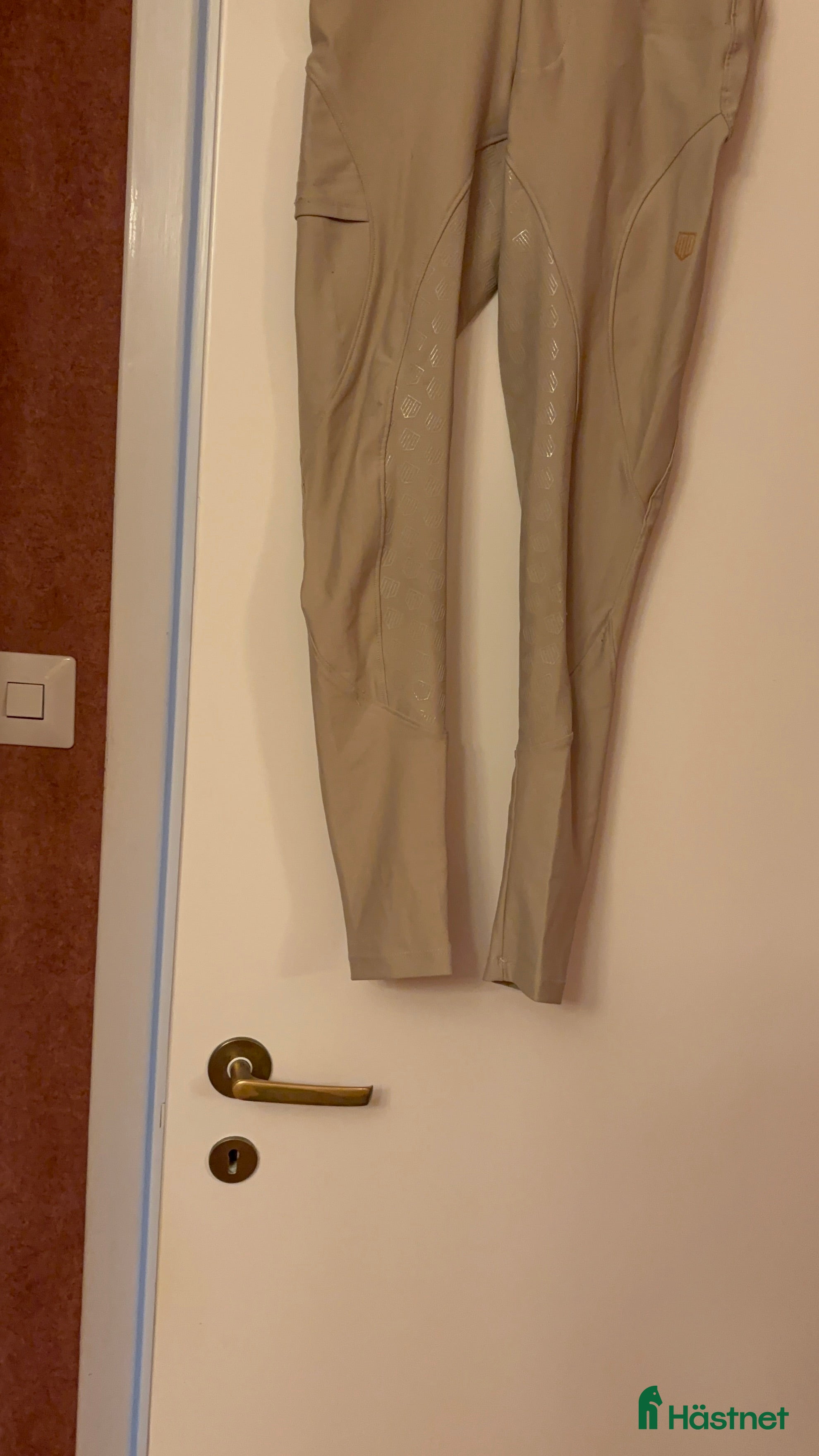 Ridbyxor ryttarutrustning till salu: Beiga ridbyxor från Maya Delorez i Enskede - Annons 1