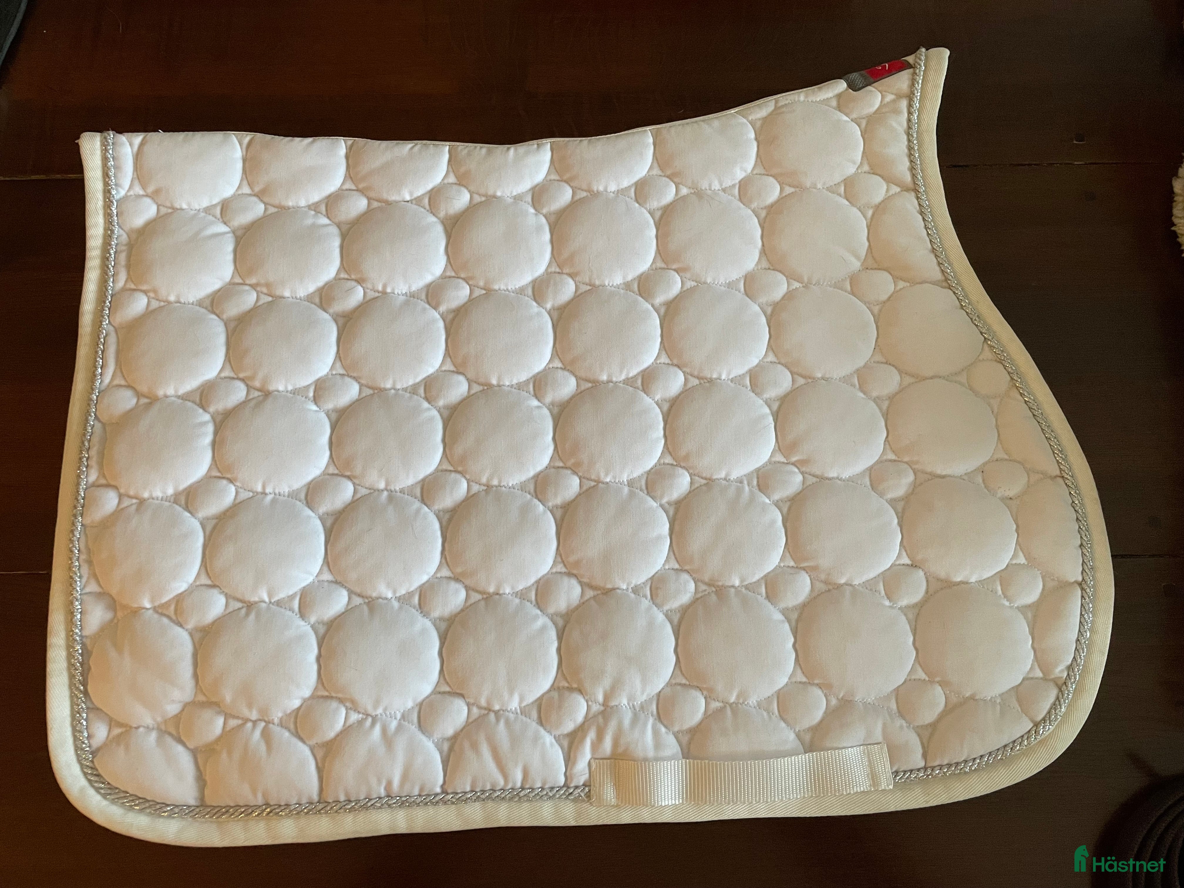 Schabrak & Vojlockar hästutrustning till salu: Schabrak, Animo, vitt, Cob - Annons 1