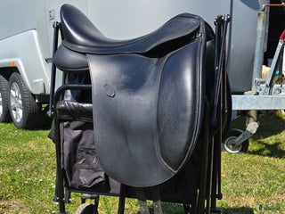 Sadlar hästutrustning till salu: Arena Dressyrsadel i Nynäshamn - Annons 1