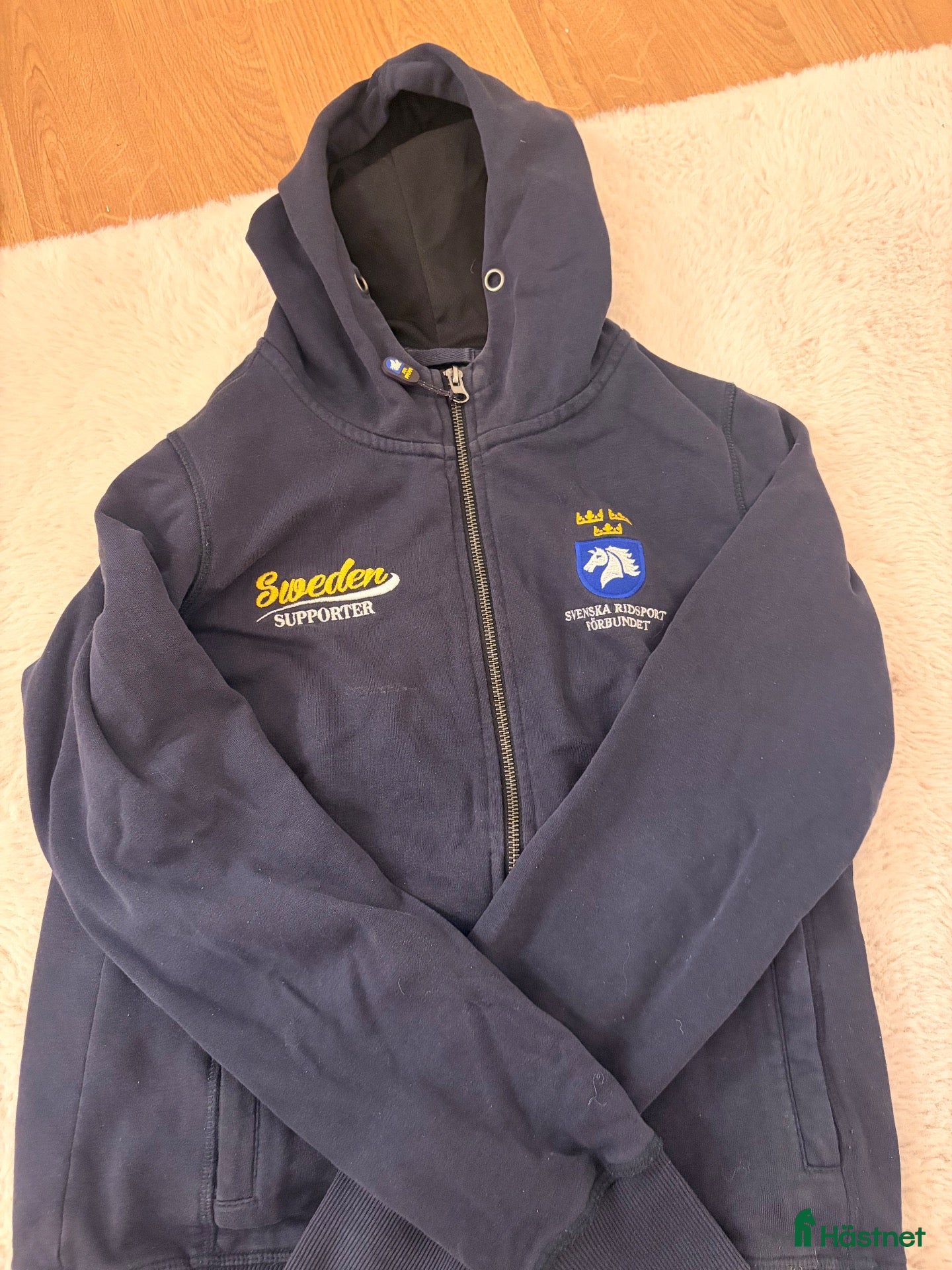 Övrigt Ridkläder ryttarutrustning till salu: SRF zip hoodie marinblå - Annons 1