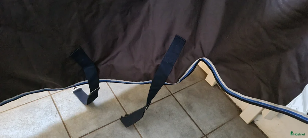 Täcken hästutrustning till salu: Helt nytt utetäcke Horseware 100g stl 145  - Annons 3