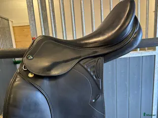 Sadlar hästutrustning Svart Prestige Versailles storlek 34/17’ - Annons 4
