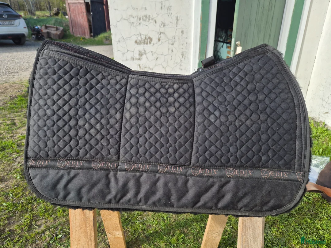 Schabrak & Vojlockar hästutrustning till salu: EDIX® Westernpad - Annons 1