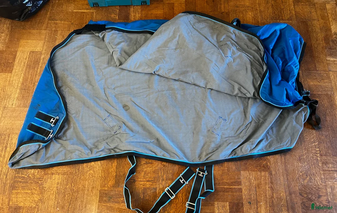 Täcken hästutrustning till salu: Äldre back on track täcke - Annons 3