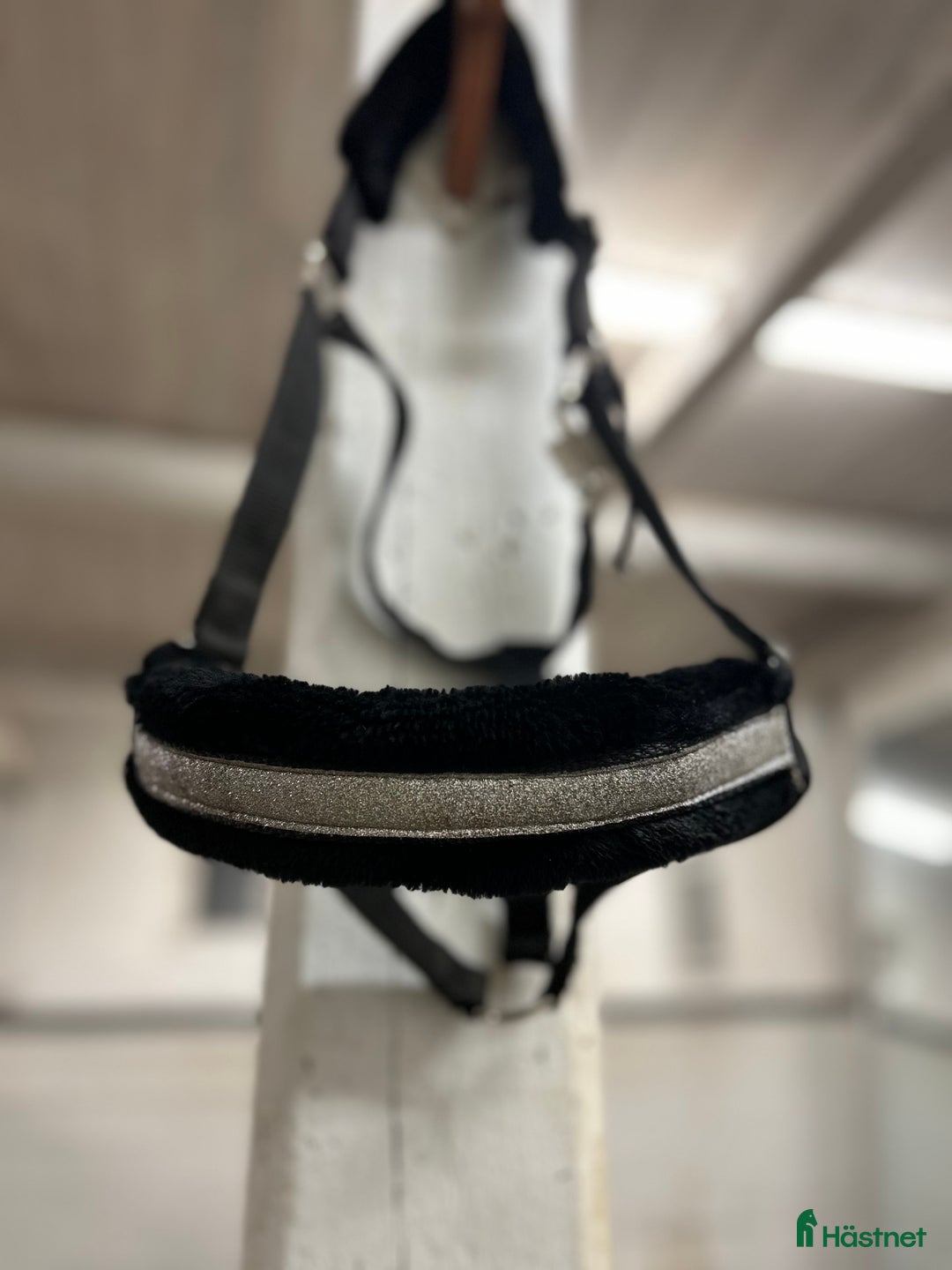 Övrig Hästutrustning hästutrustning till salu: Glittrig svart grimma X-full i Trelleborg - Annons 3