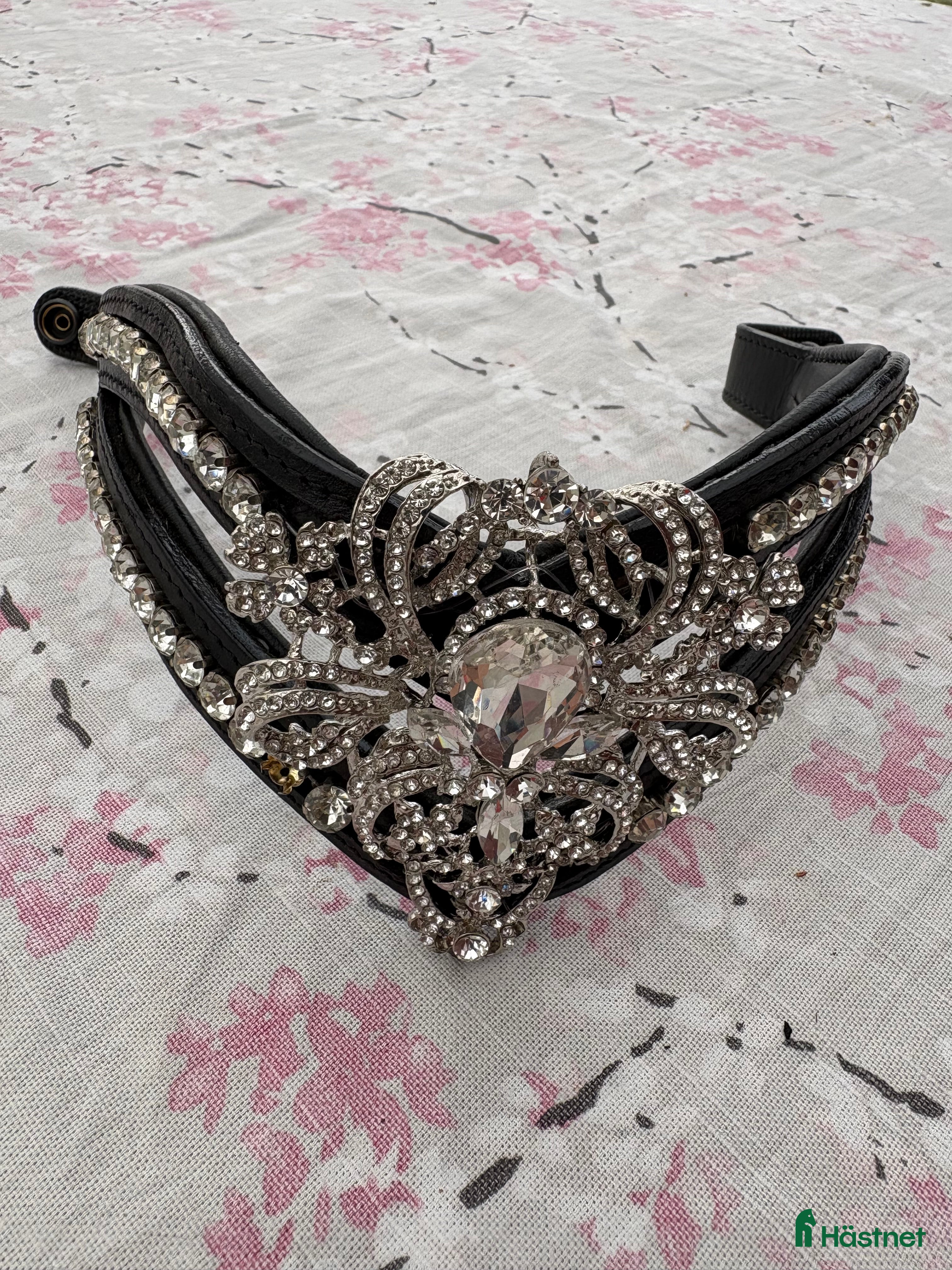 Övrig Hästutrustning hästutrustning till salu: Dubbelt svart pannband med bling cob  i Vaggeryd - Annons 1