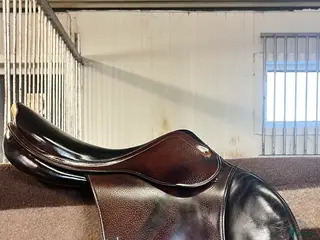 Sadlar hästutrustning till salu: Prestige Grand Prix 17” 36 i Skövde - Annons 1