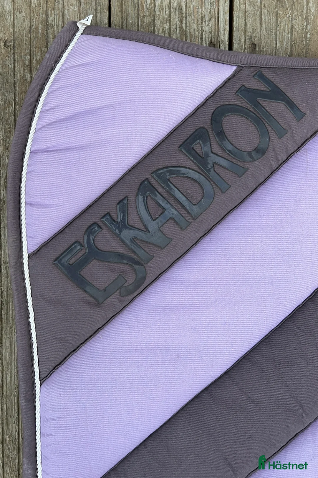 Schabrak & Vojlockar hästutrustning till salu: Lila Eskadron schabrak + lindor i Vallentuna - Annons 4