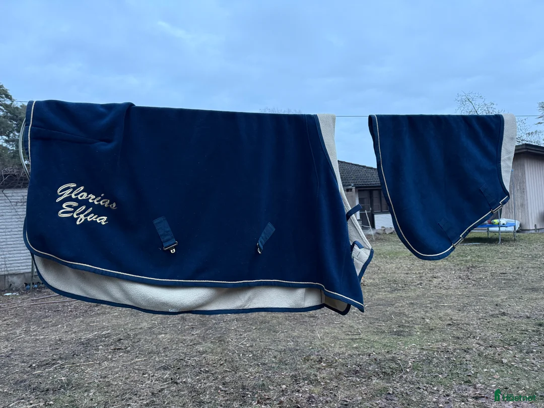 Täcken hästutrustning till salu: Fleecetäcke med teddyfoder  i Visby - Annons 2