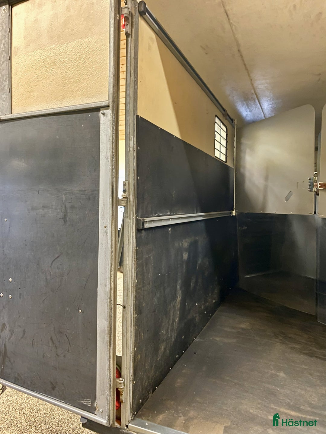 Hästtransporter  fordon & transport till salu: Diagonallastad 3-hästars Fautras i Kvicksund - Annons 11