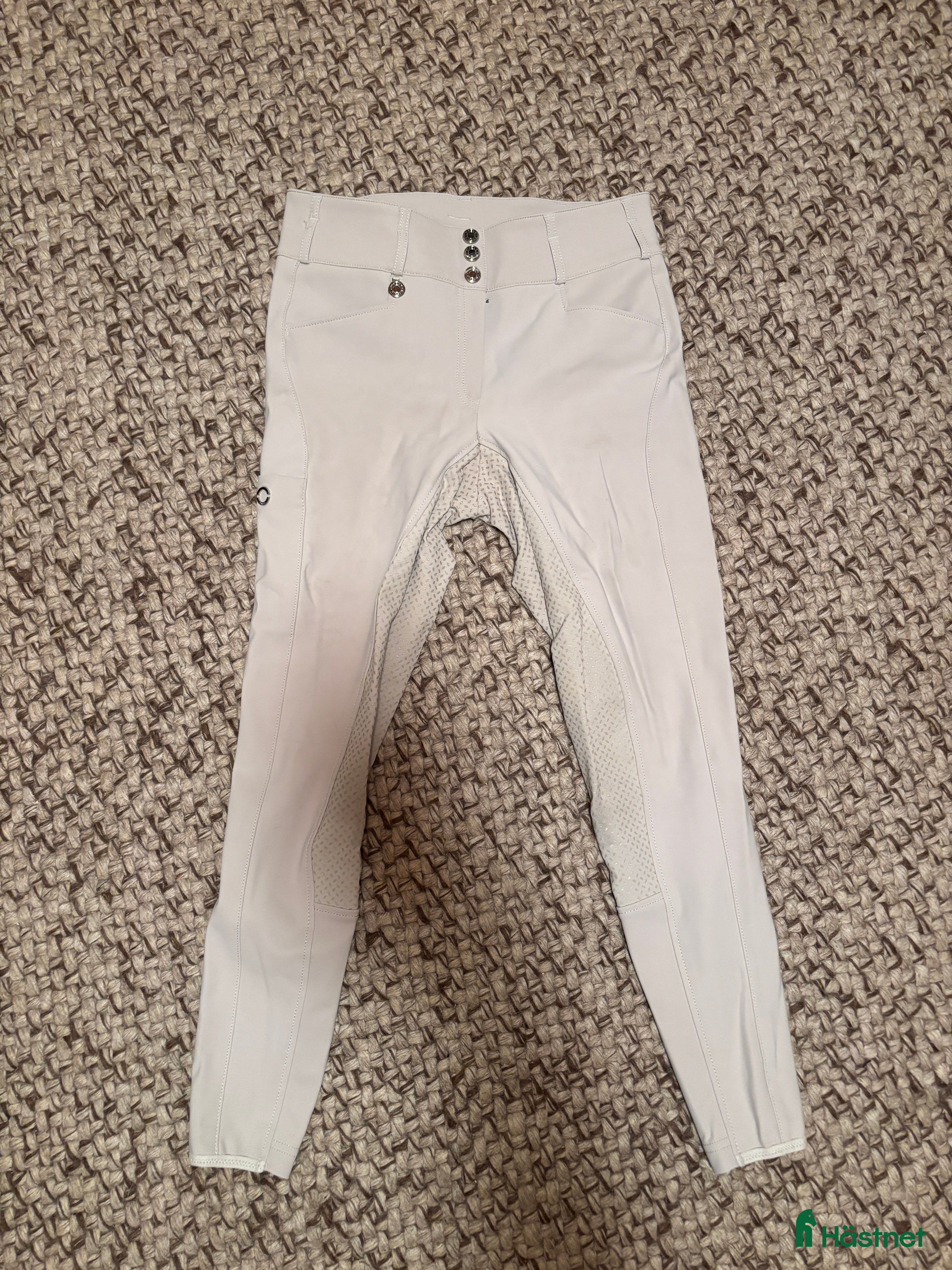 Ridbyxor ryttarutrustning till salu: Pikeur New Candela strl 42, helskodda.  - Annons 1