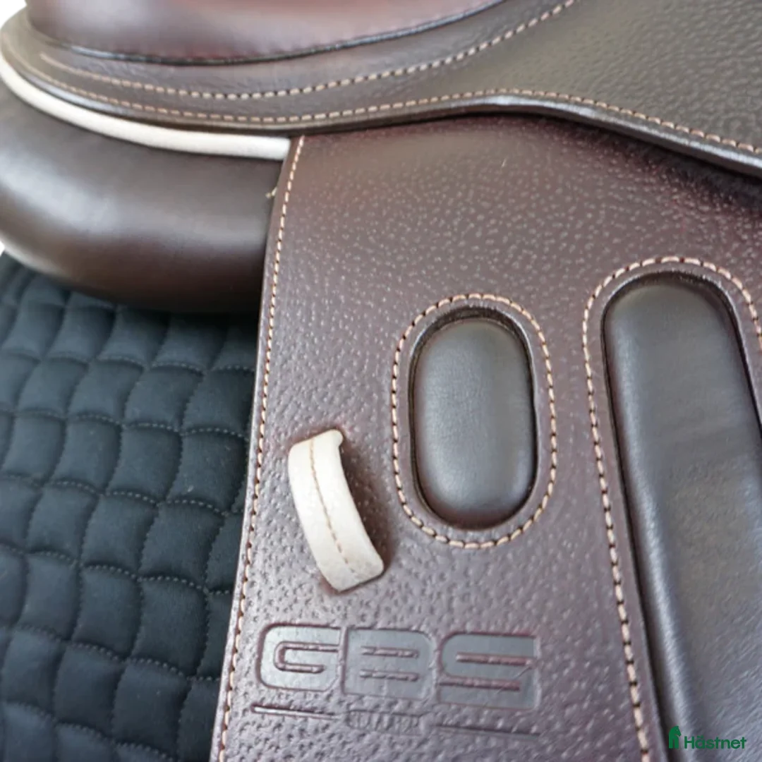 Sadlar hästutrustning till salu: GBS Halvdjup 17" - NYSKICK! i Upplands Väsby - Annons 3